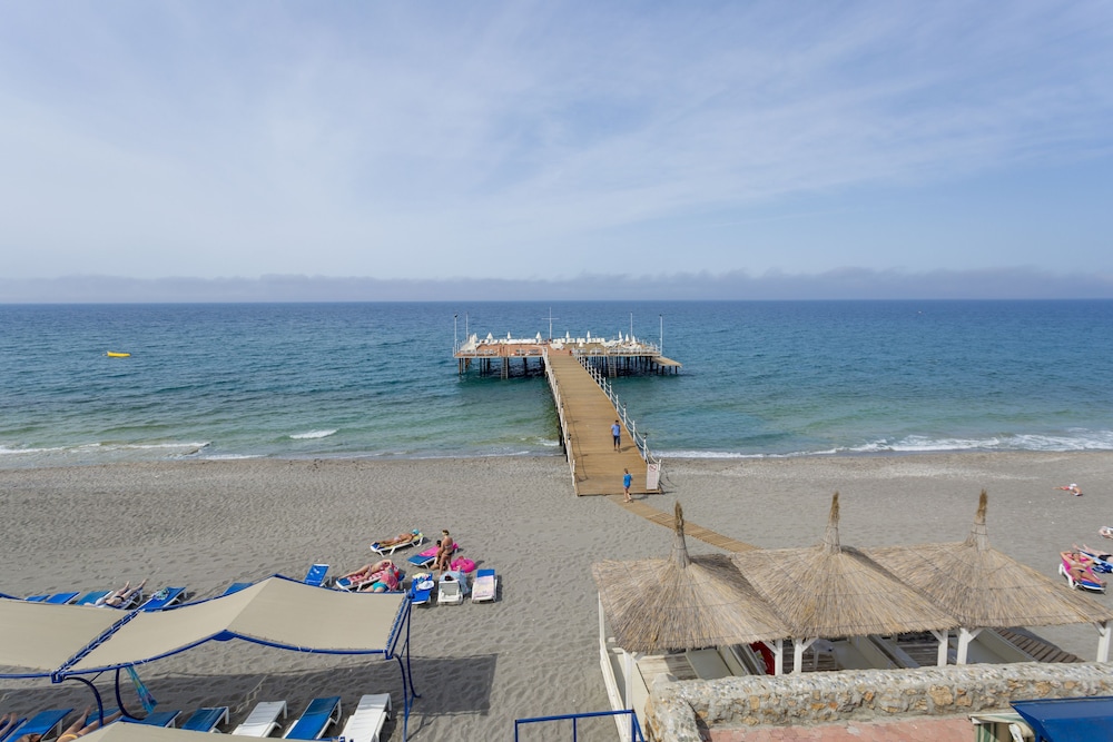 SENZA Grand Santana Hotel 61/63