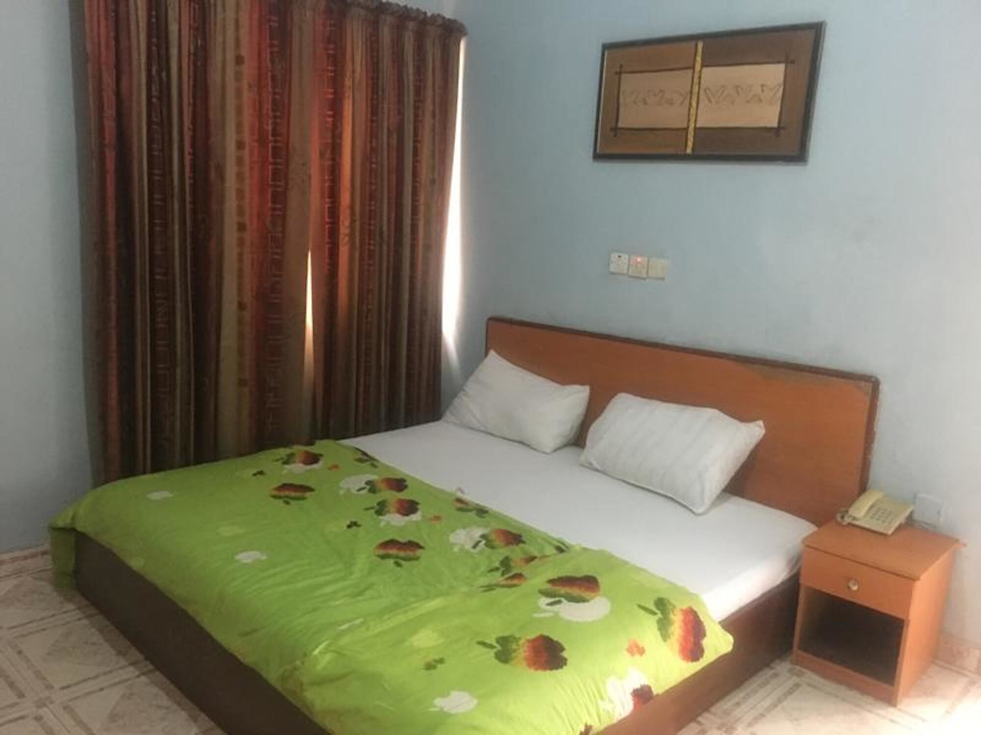 EXECUTIVE, QUEEN BED