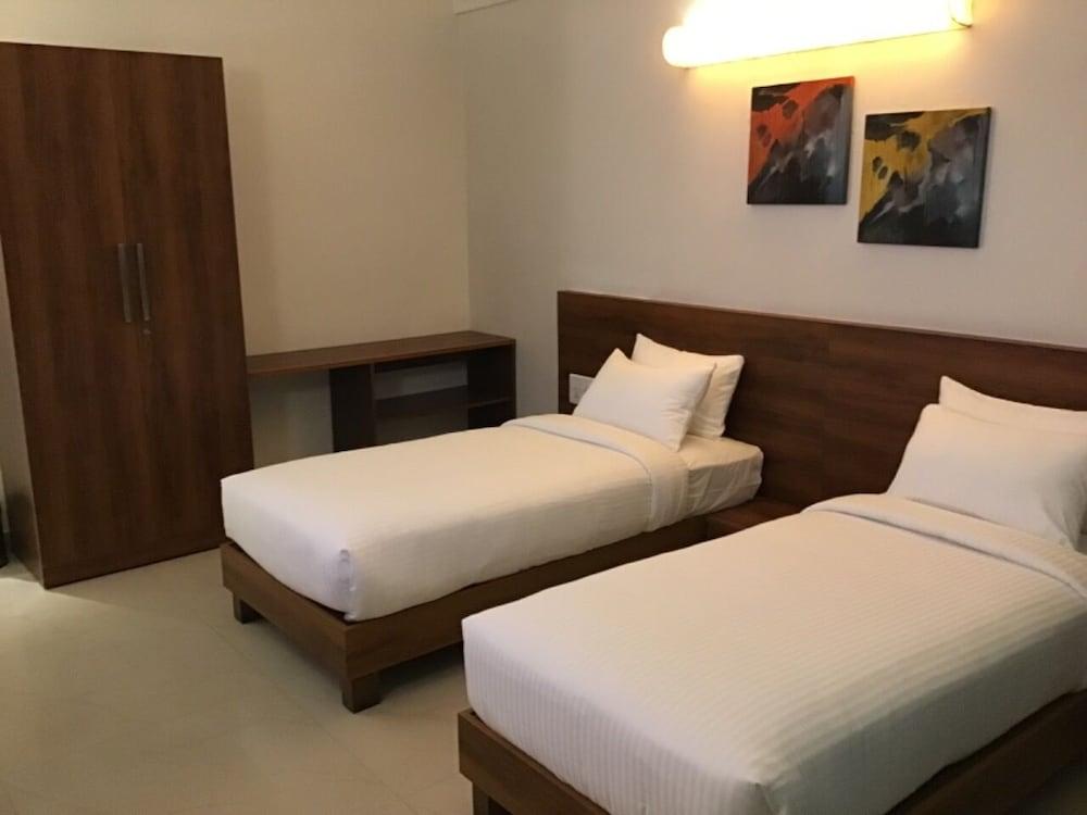 Capital O 14972 Hotel Ekaa 16/31
