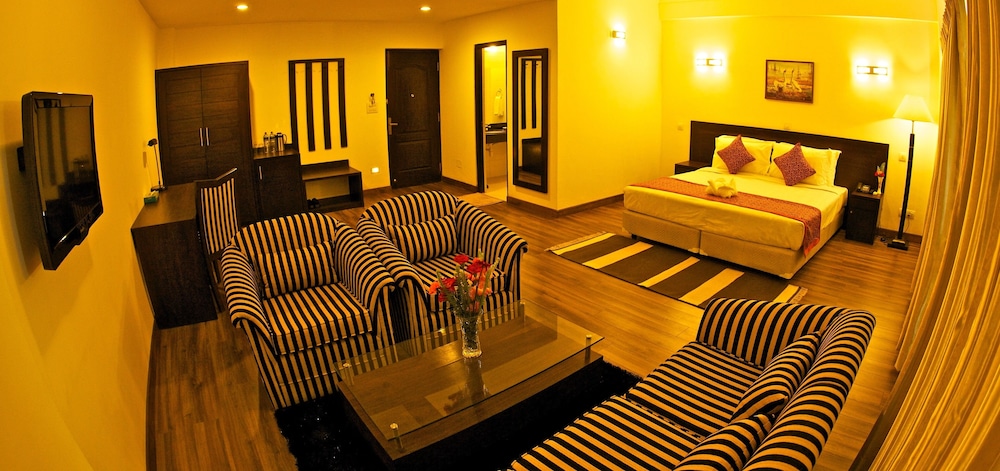 Waterfront Resort 30/50