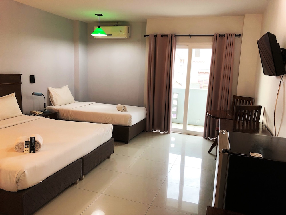 Sutus Court 1 40/66