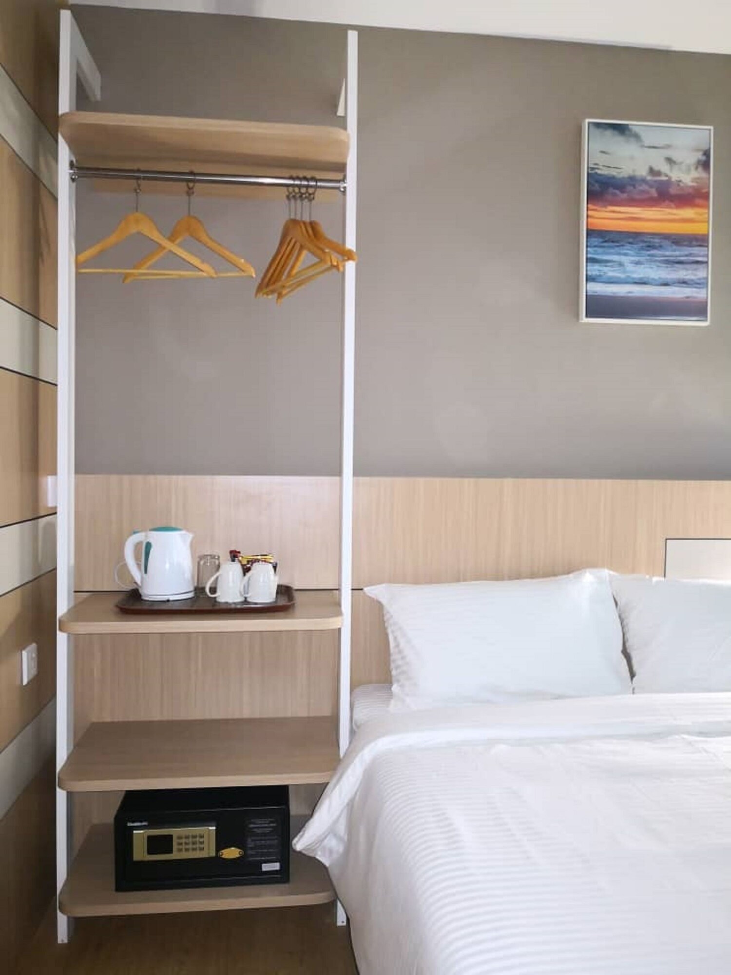 ROOM, TWIN BEDS