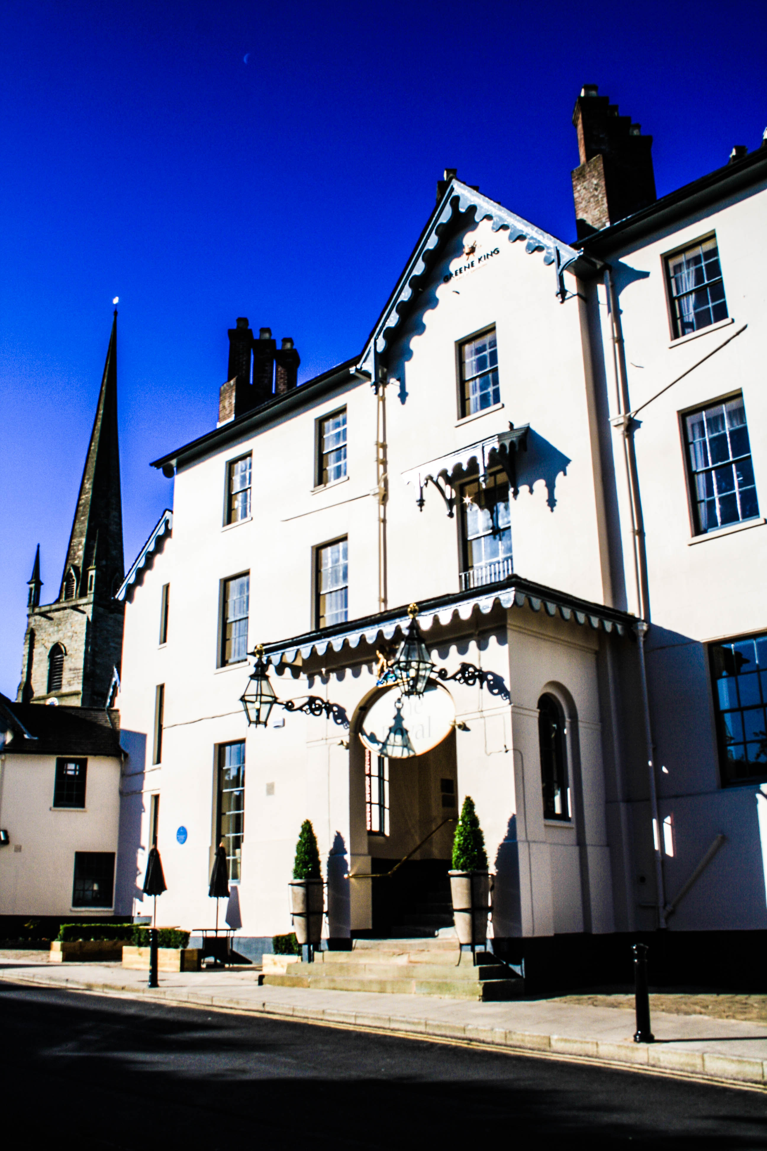 Royal Hotel 6/34