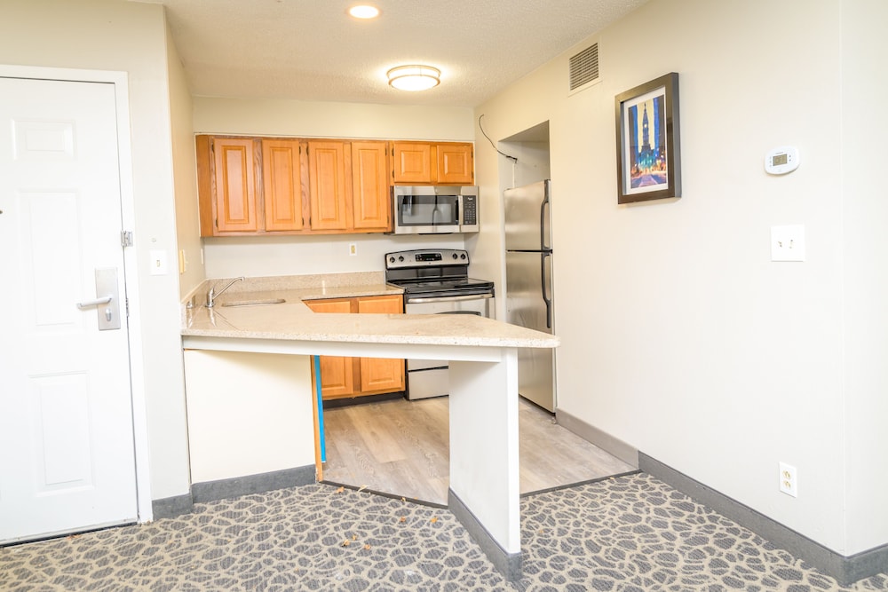 Philadelphia Suites-Extended Stay 4/33