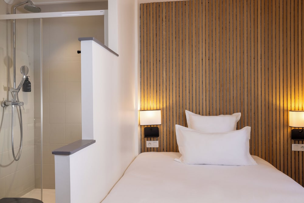 HOTEL KORNER EIFFEL 18/50