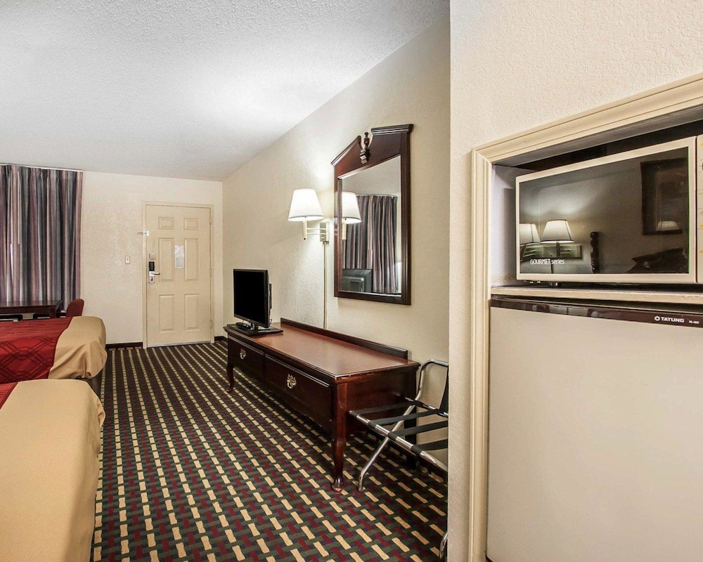 Econo Lodge Inn & Suites Tuscaloosa I-20 22/37