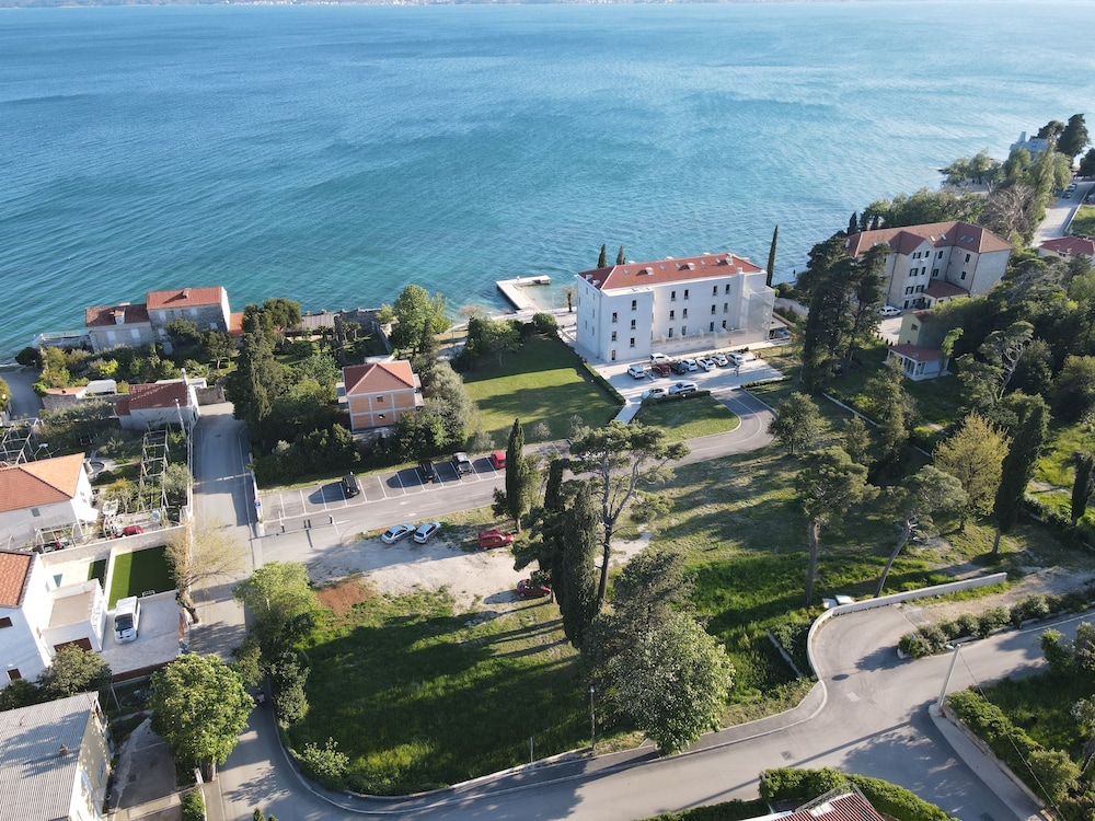 HOTEL STACIJA 62/64