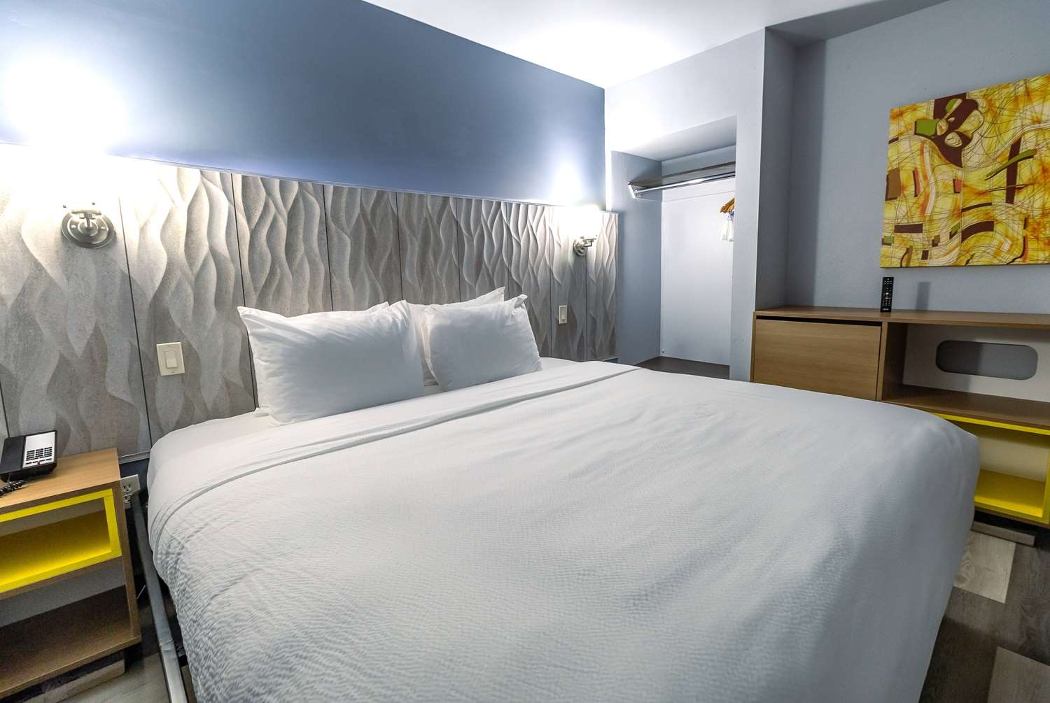 Days Inn Suites By Wyndham Milwaukee 14/40