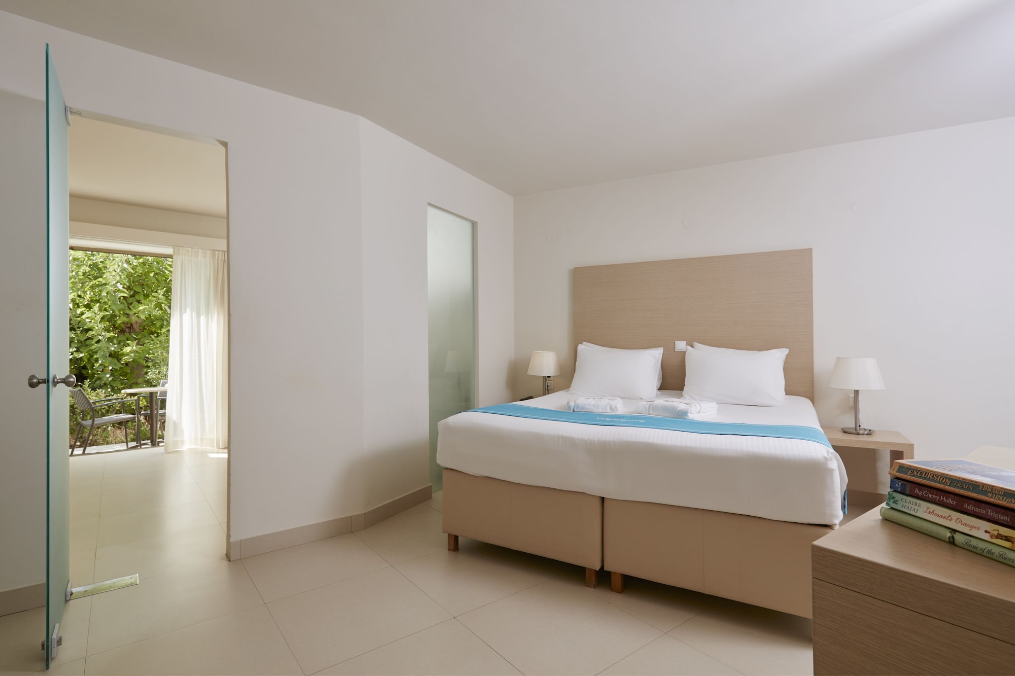 CASUAL JUNIOR ROOM