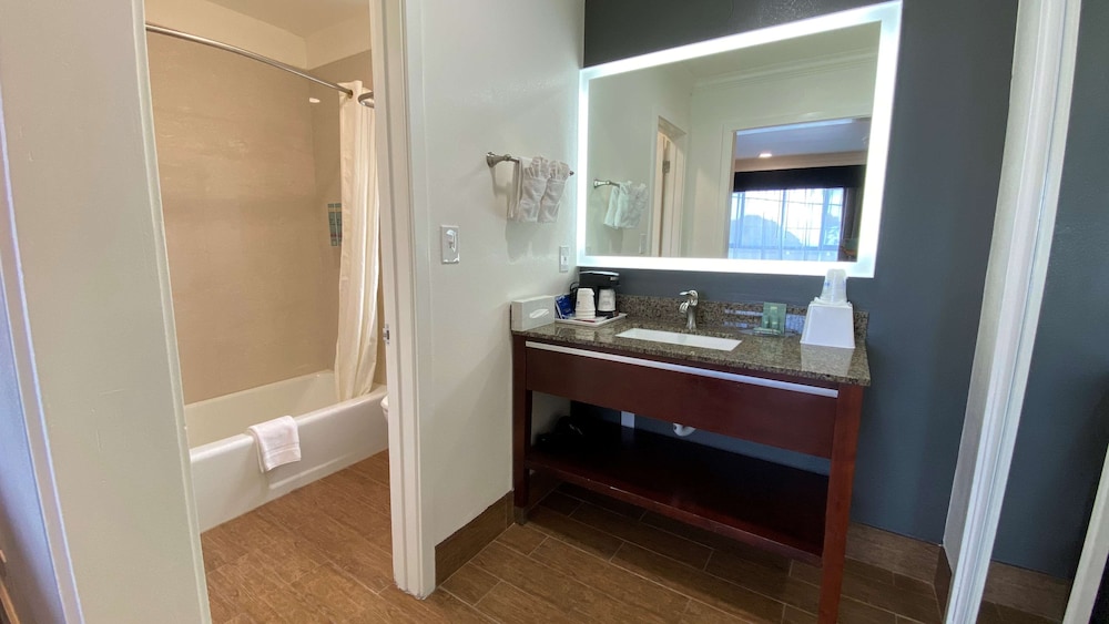 Best Western Park Crest Inn 24/42