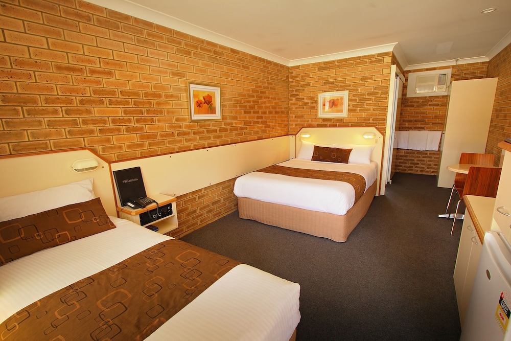 GARDEN CITY MOTOR INN 12/44