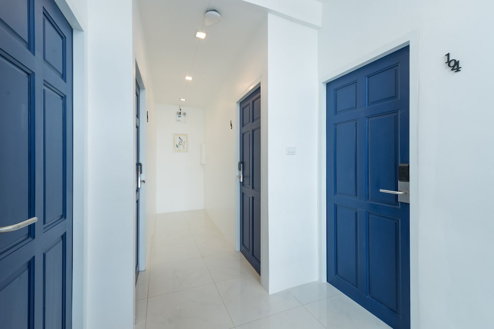 White Ivory Bed Breakfast 16/25