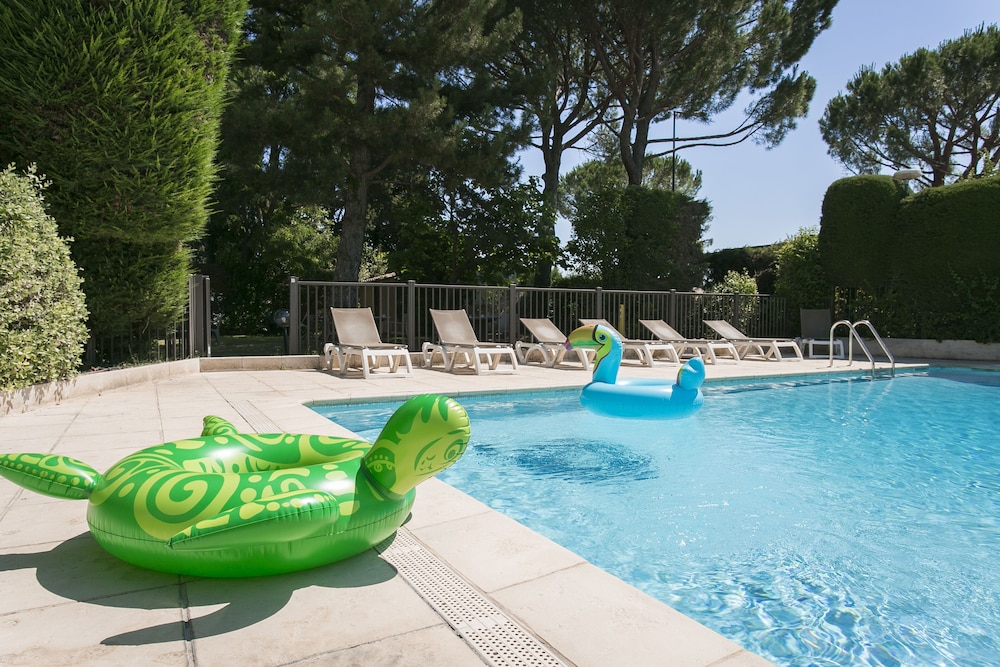 Ibis Avignon Sud 64/72