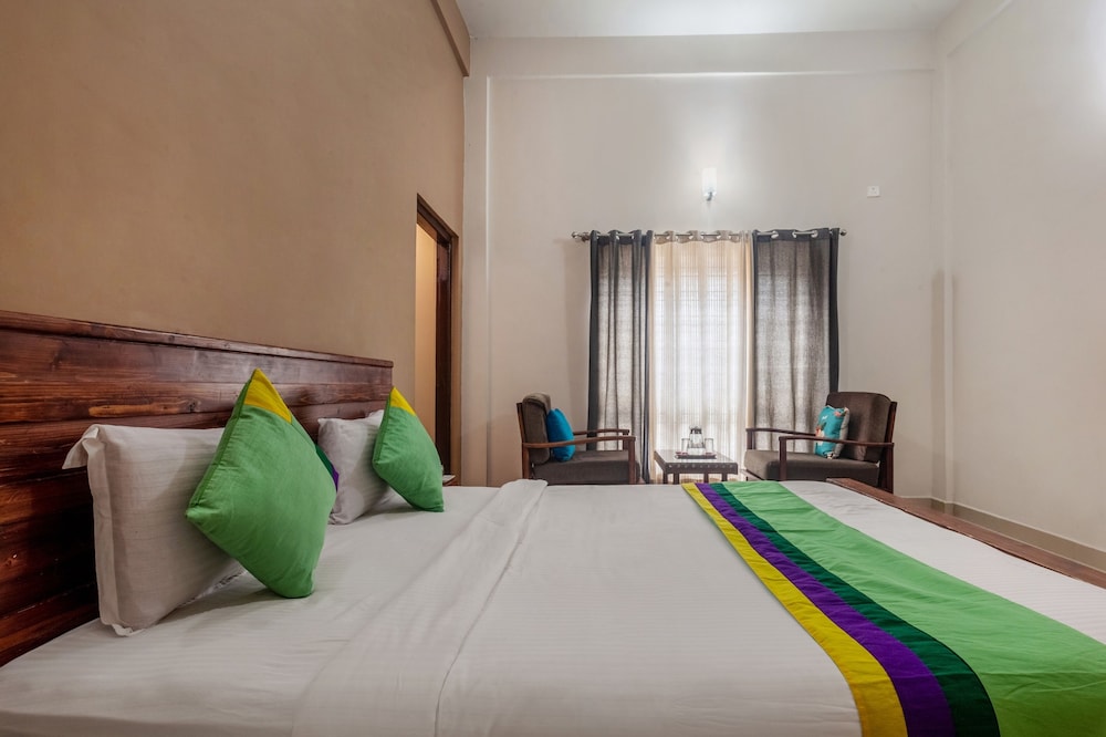 Standard, Queen Bed