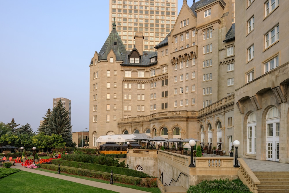Fairmont Hotel Macdonald 58/62