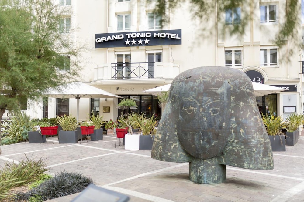 Grand Hotel Tonic 69/76