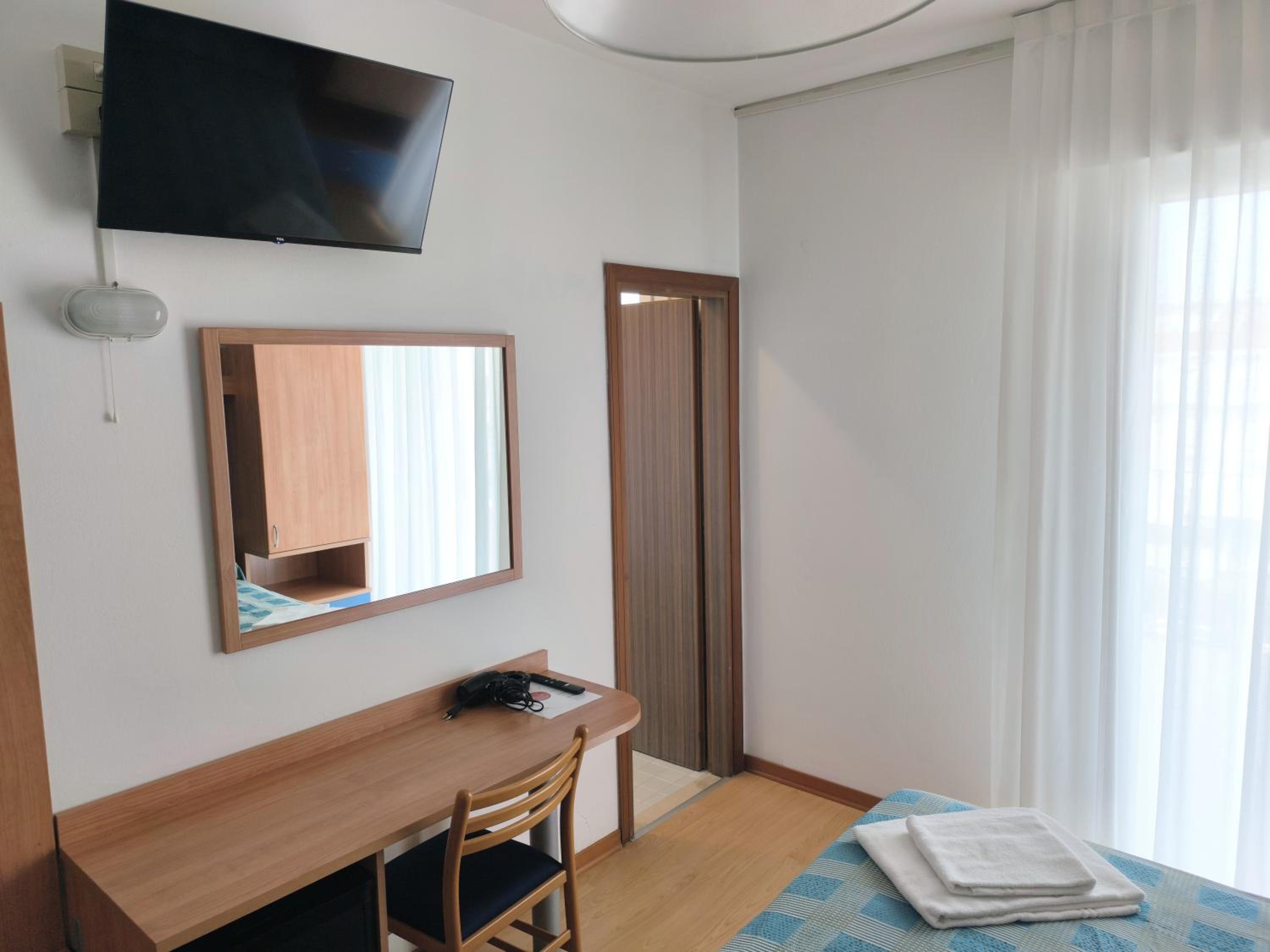 Family, Side Sea View، Hotel Midi 4/9
