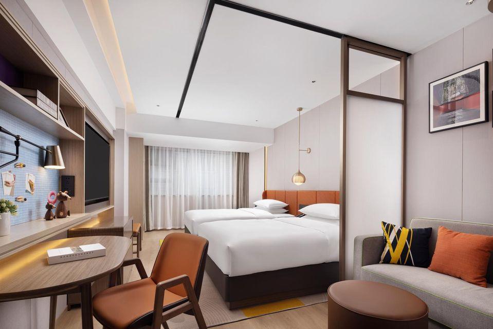 STUDIO, SUITE, 2 DOUBLE BEDS