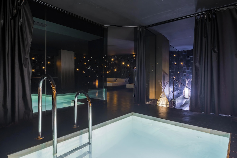 swimming pool spa
