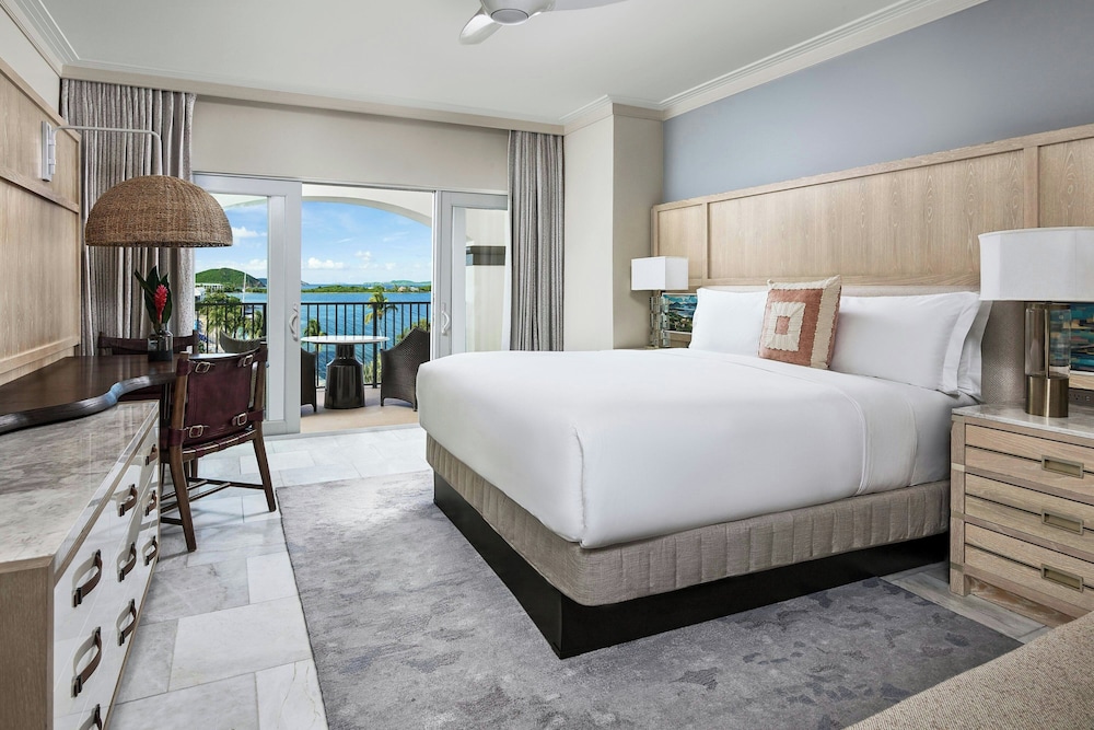 Club, King Bed, Ocean Front