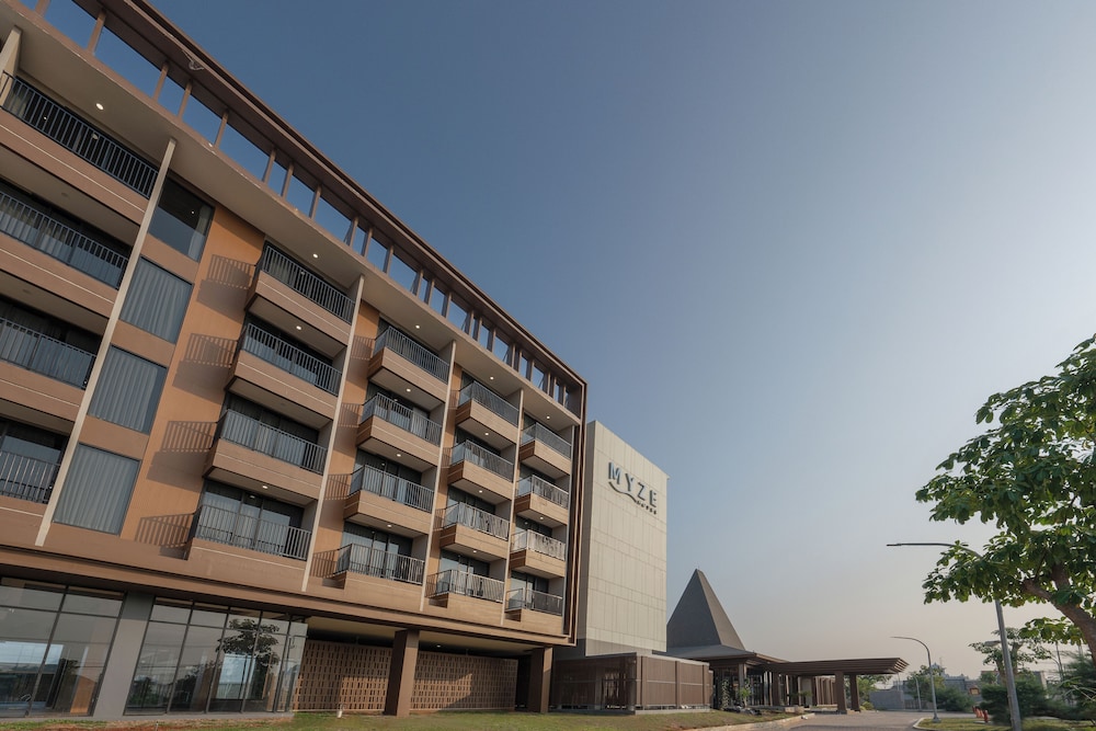 Myze Hotel Sumenep 2/22