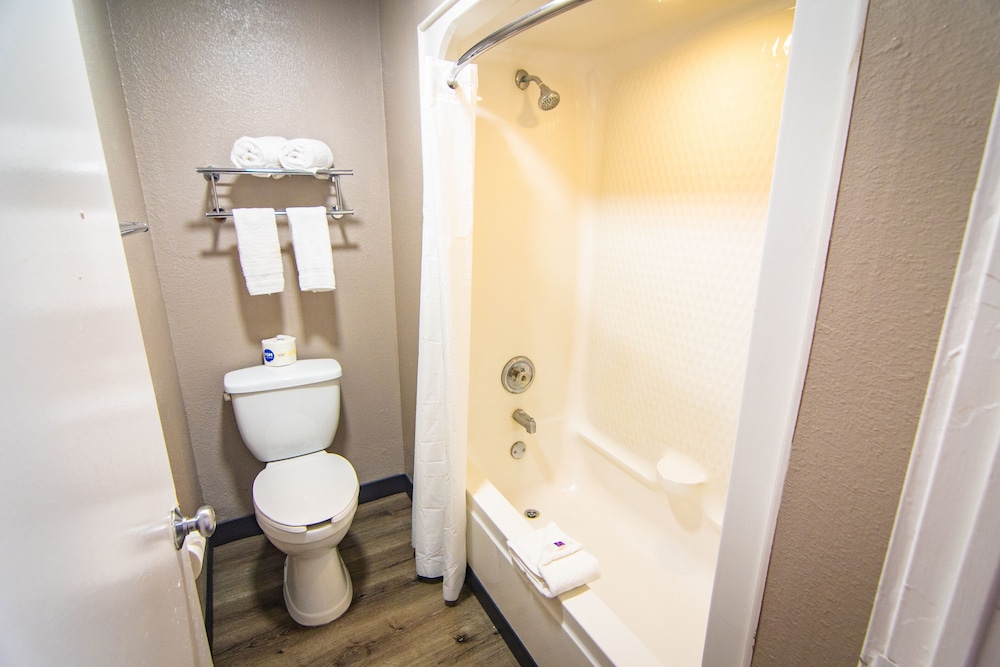 2 Full Beds - Premium, Mini Fridge، Motel6 Kissimmee, FL - Orlando 6/9