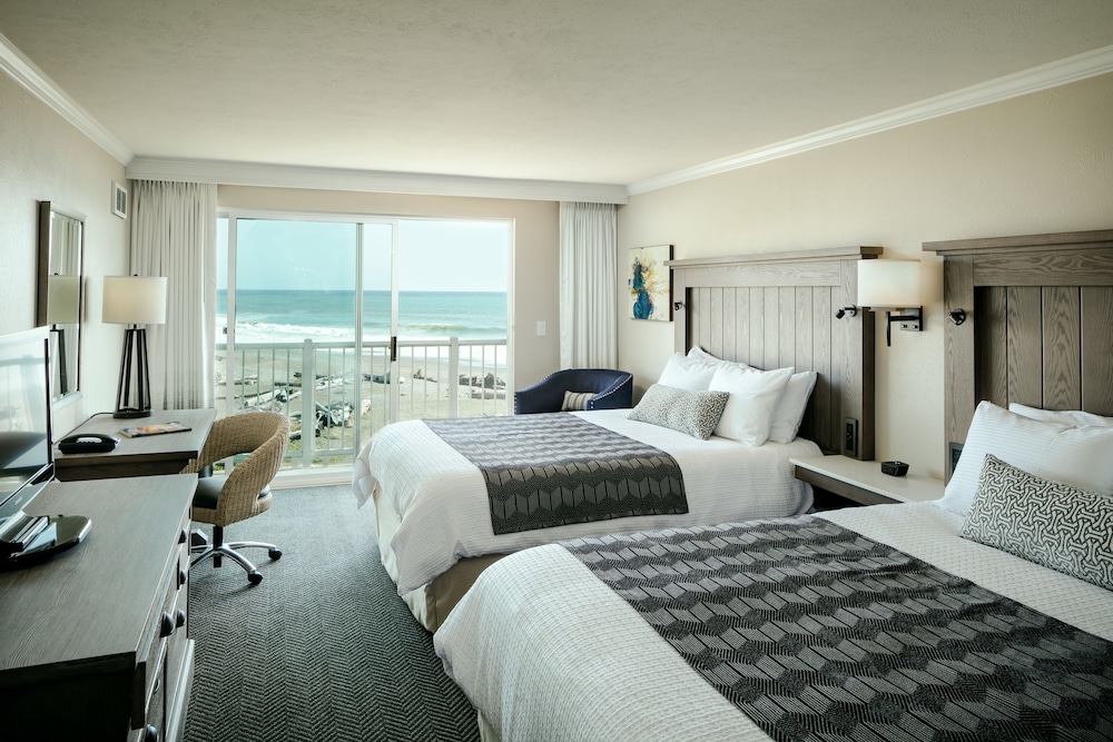 Beachfront Inn 8/39
