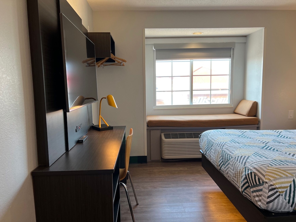 STANDARD, QUEEN BED, ACCESSIBLE