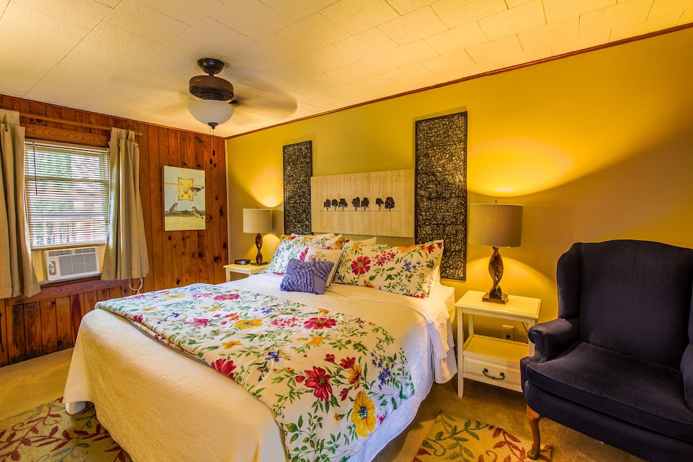 Mountainaire Inn and Log Cabins 15/50