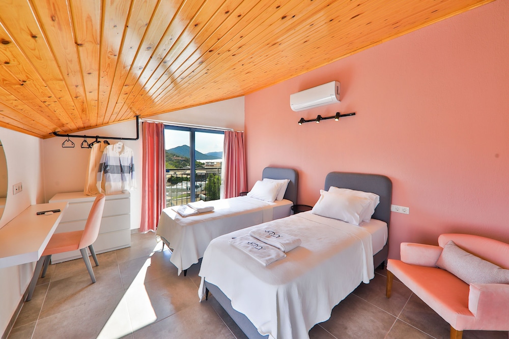 1 BEDROOM, CONDO, SUPERIOR, SEA VIEW, TERRACE