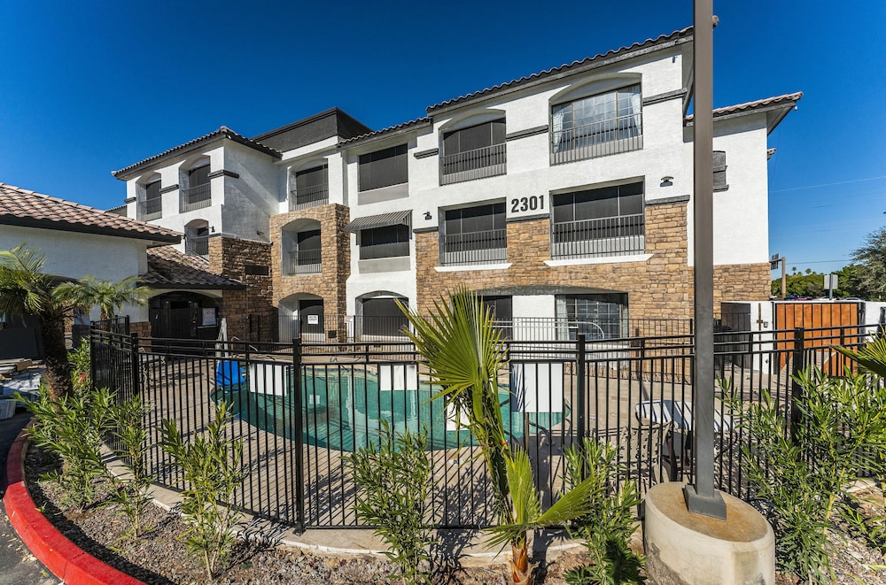 Metro Tempe Extended Stay 2/55