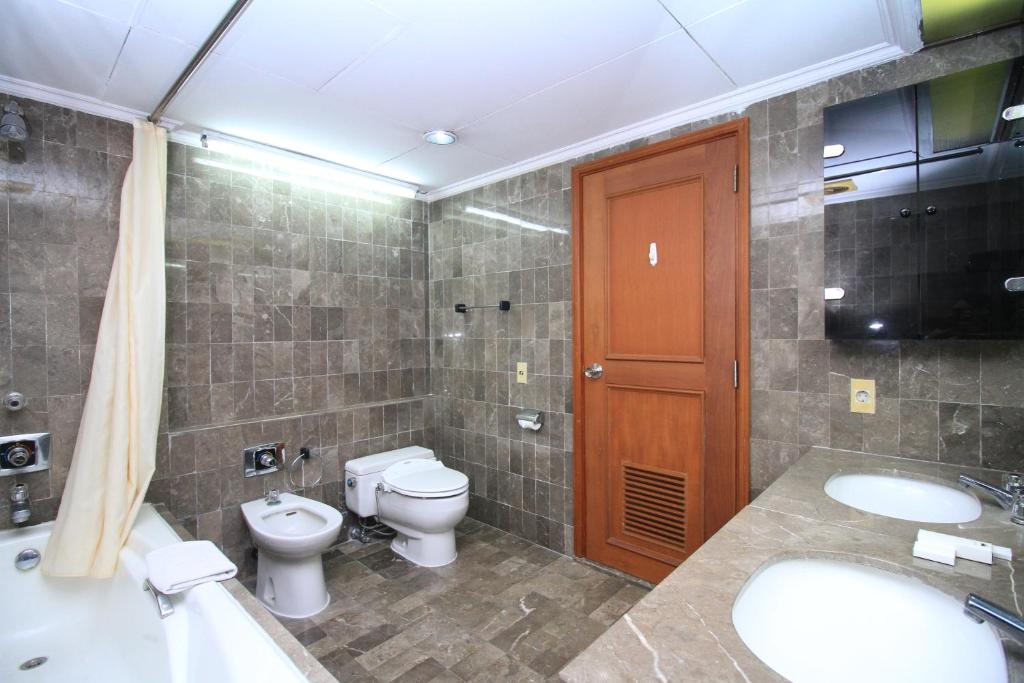 LANAIS 2 BEDROOM