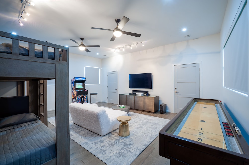 Black Urchin Boutique Resort 41/65