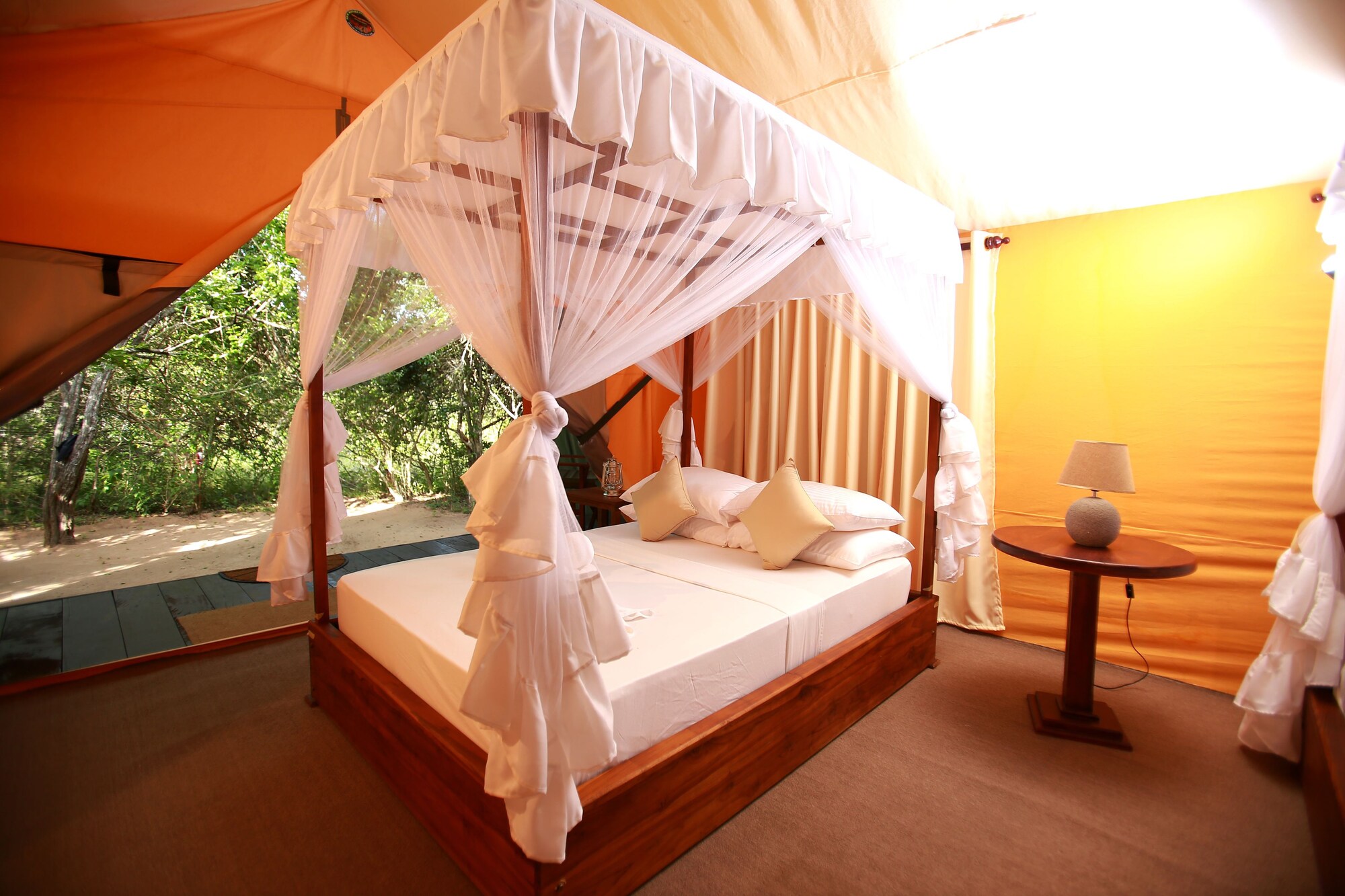 FAMILY, TENT, 2 QUEEN BEDS