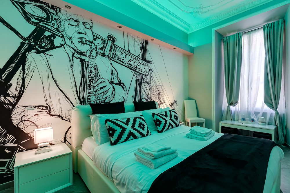 SUPERIOR, QUEEN BED