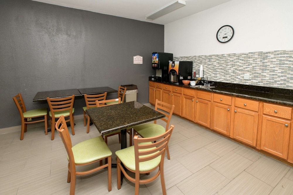 Home Town Inn Ringgold 40/55