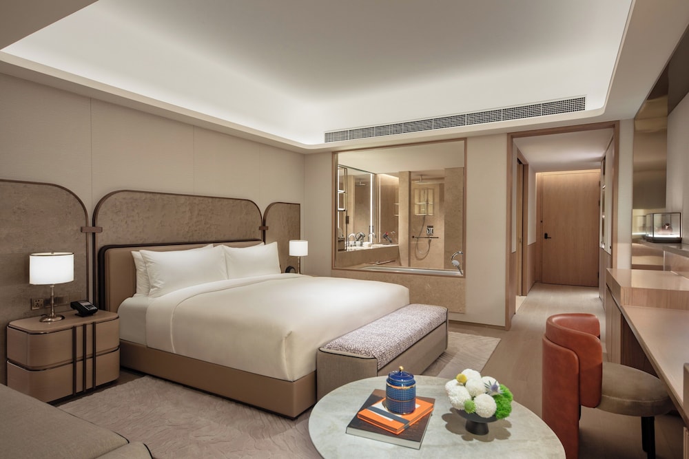 غرفة كلاسيكية بسرير كينج مع دخول صالة النادي في طابق مرتفع، InterContinental Wuxi Taihu New City 3/6