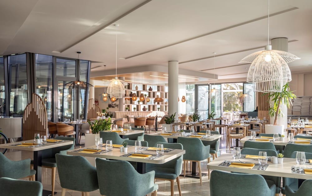 restaurant cafeteria