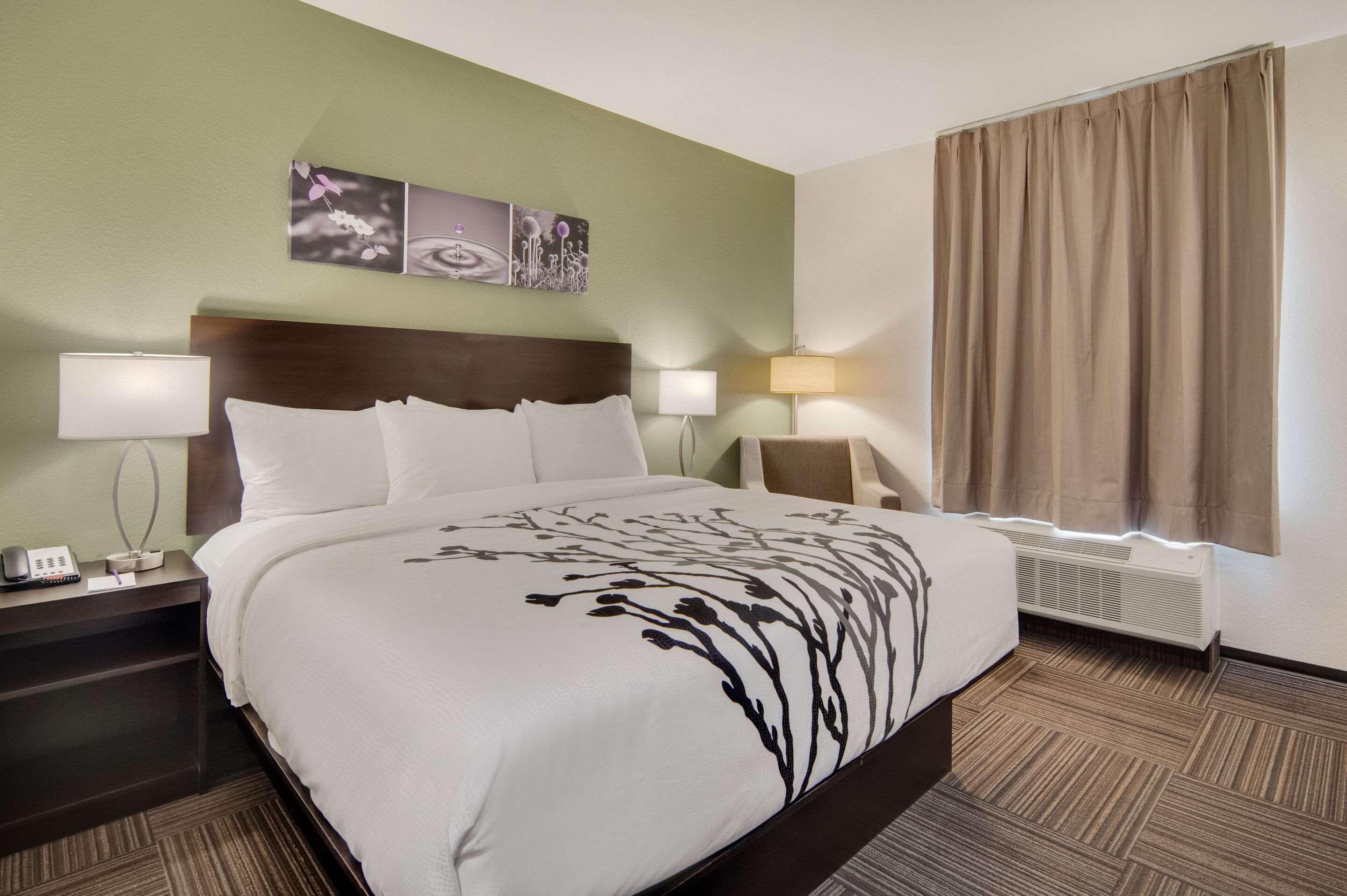 ROOM, KING BED