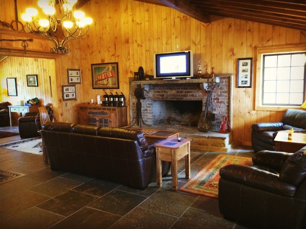 The Smokehouse Lodge and Cabins 53/75