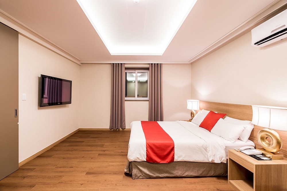 Korea Tourist Hotel 12/61