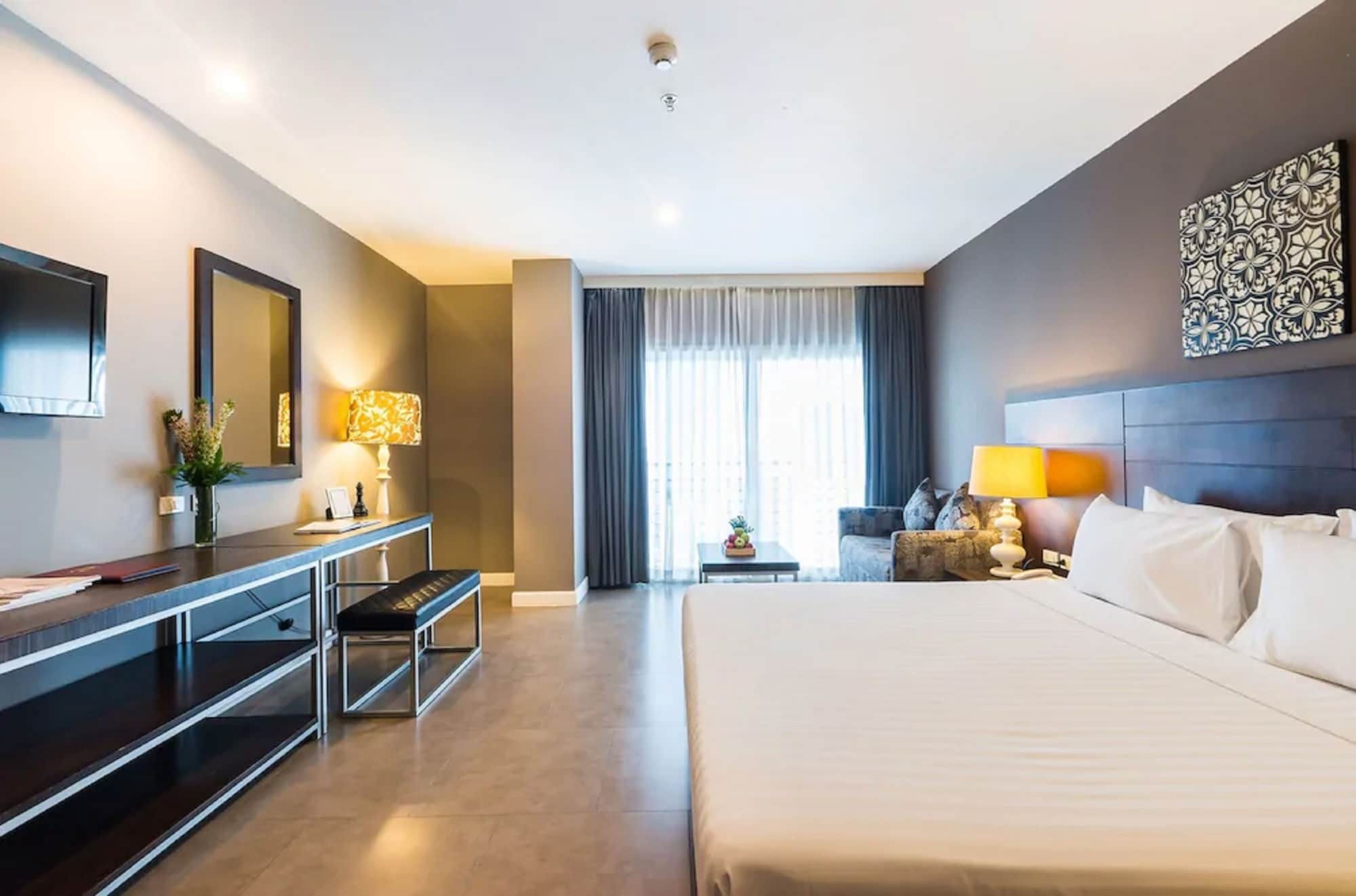 ME DELUXE ROOM