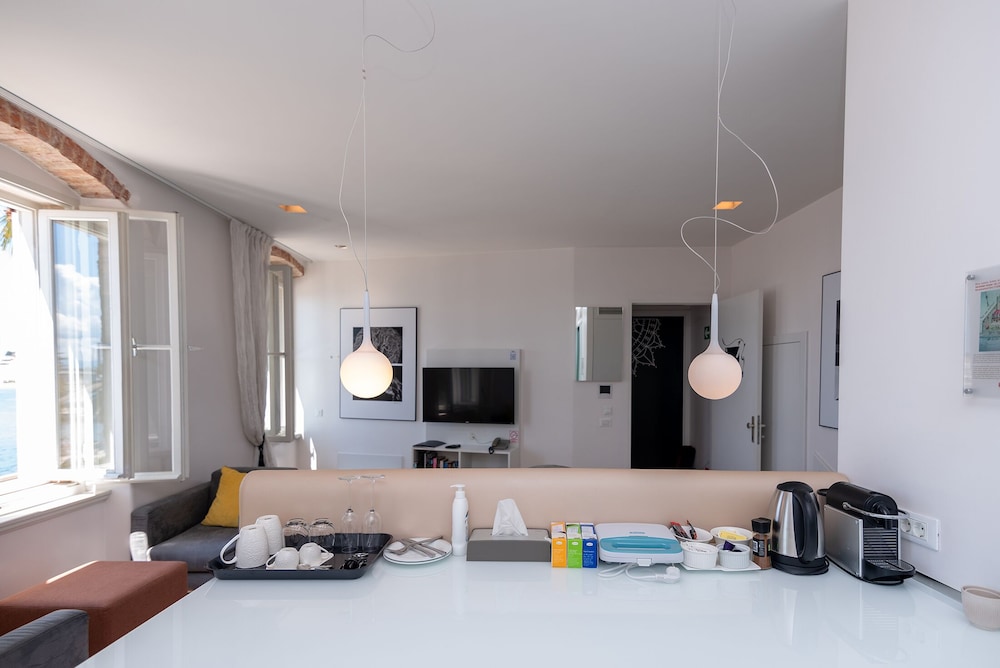 Riva Luxury Suites 32/50