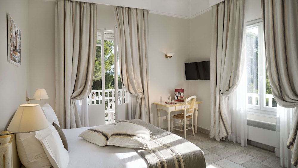 غرفة قياسية بسرير كوين في الطابق الأرضي، Grand Hotel Des Lecques, BW Signature Collection 3/6