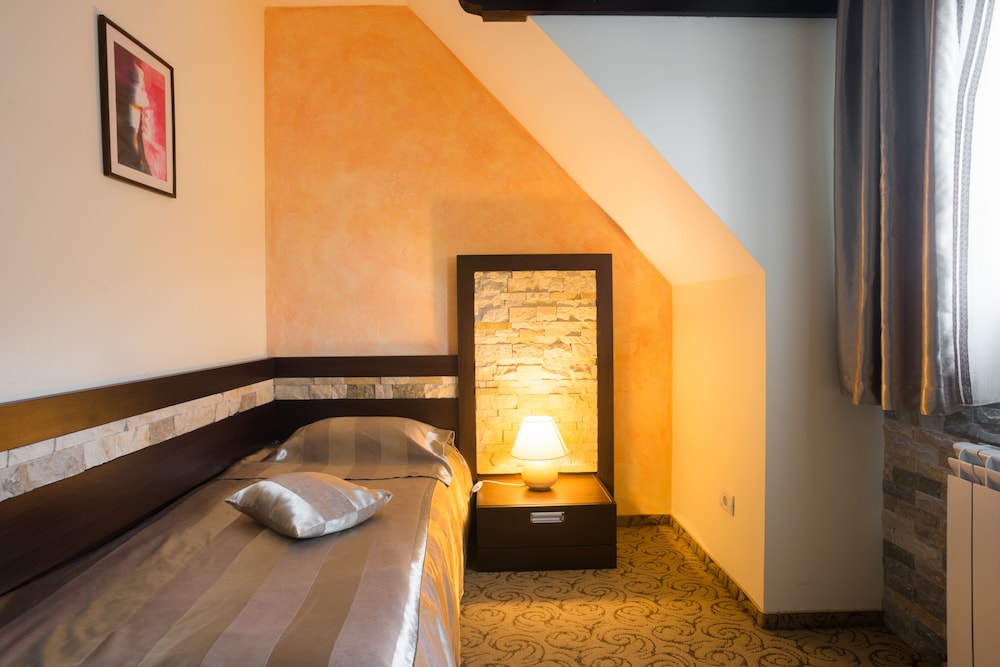 Hotel Bucegi 12/34