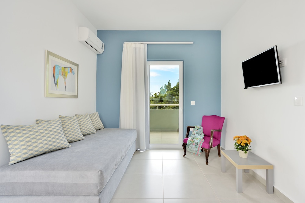 Casa Manolesos 16/37