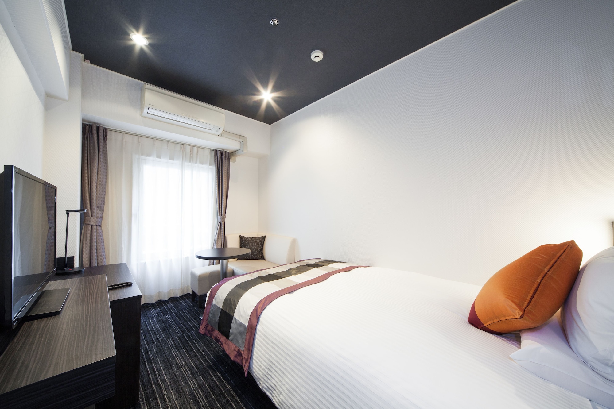 SEMI ROOM, STANDARD, SEMI DOUBLE BED