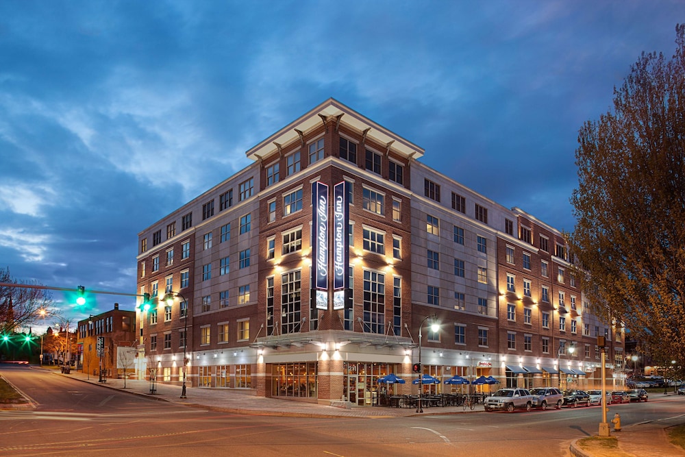 Hampton Inn Portland Downtown Waterfront 1/46