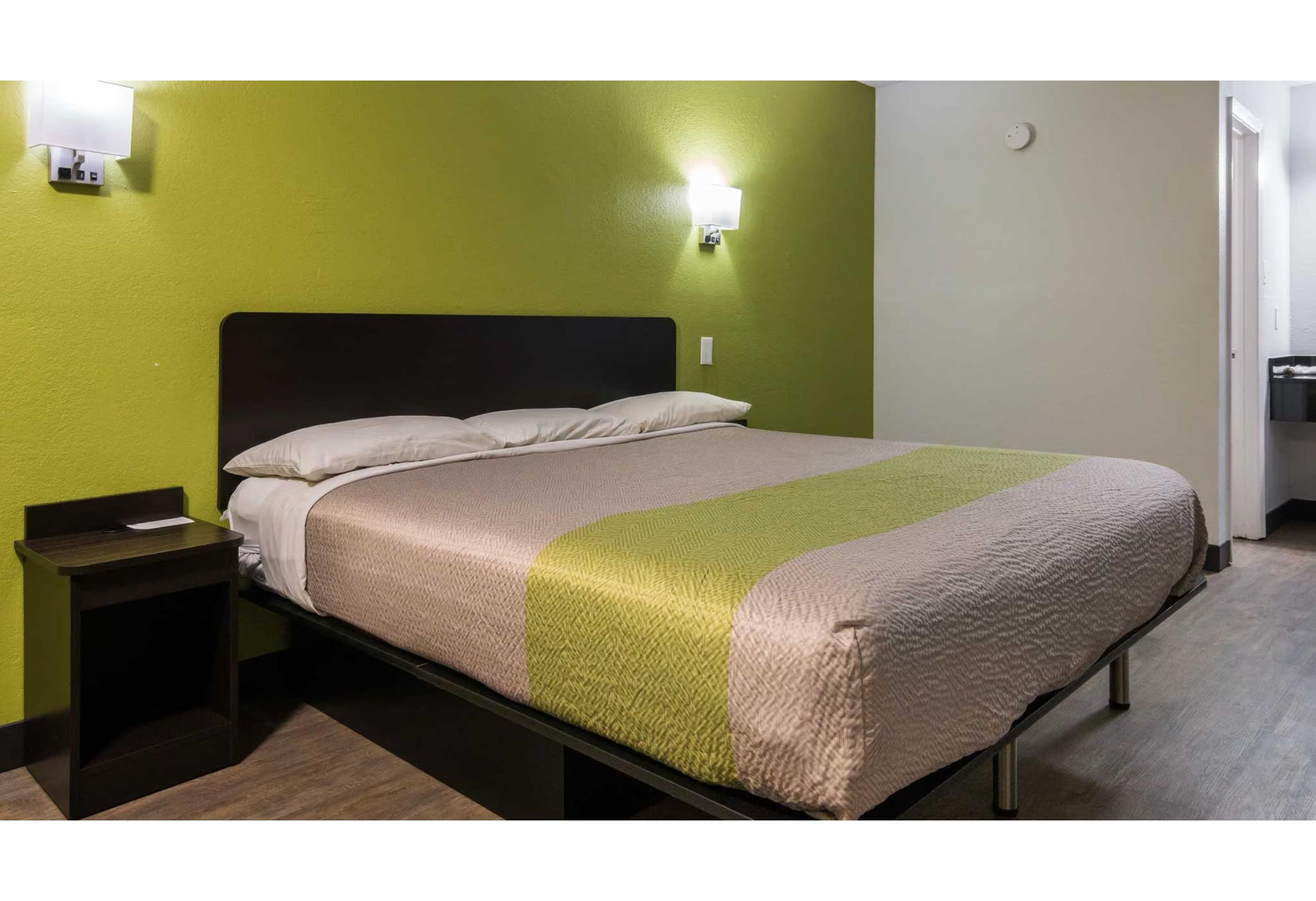 غرفة بسرير كينج للمدخنين، Motel6 Irving, TX - Loop 12 2/10