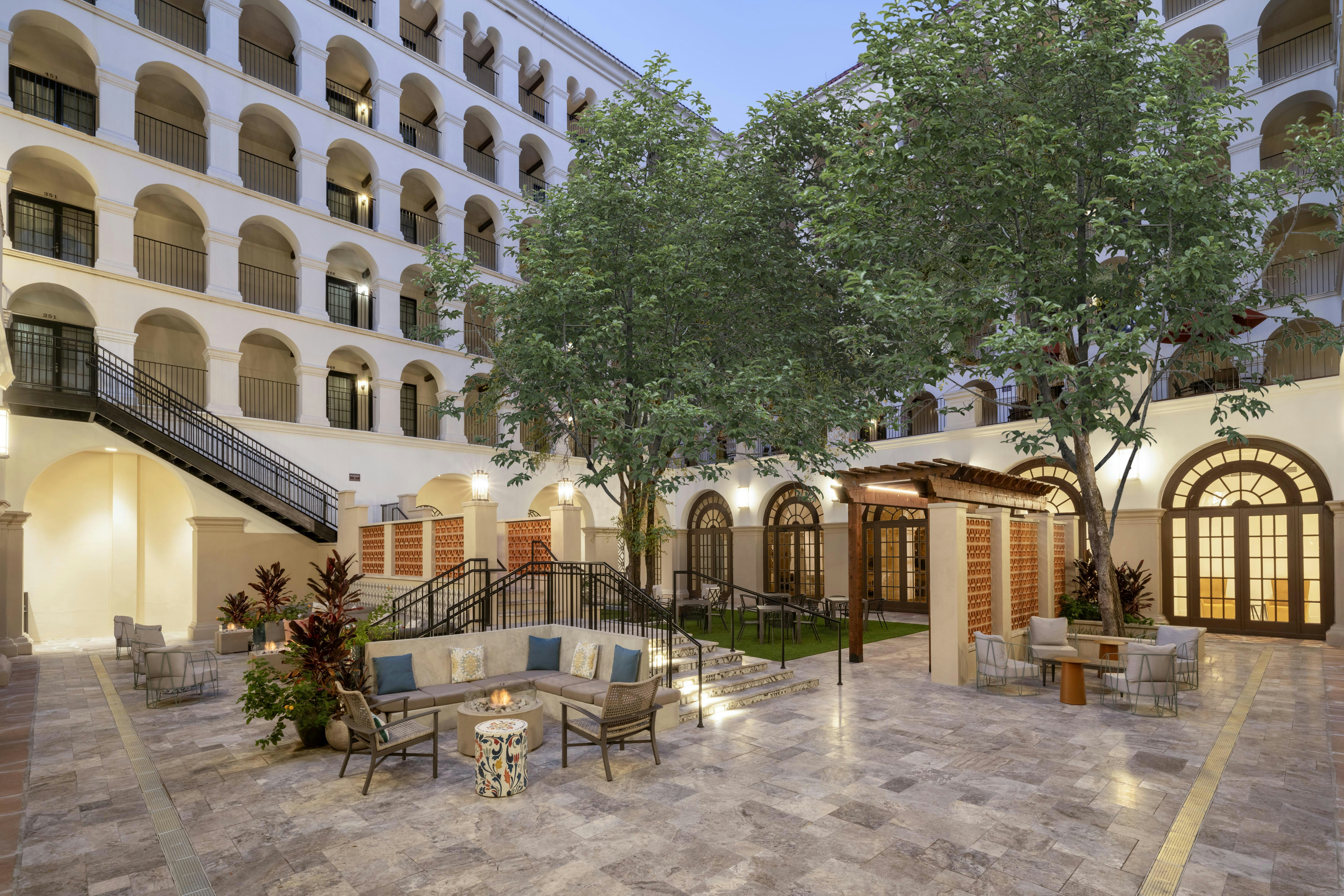 Doubletree By Hilton Austin 58/60